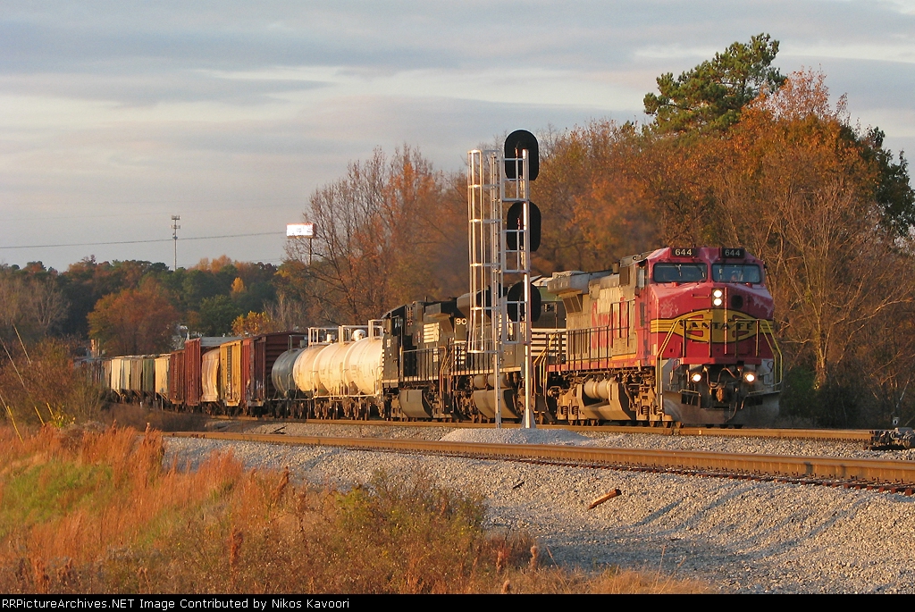 BNSF 644 leads NS 175 past CP river