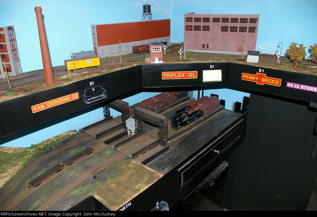 LIC Float bridges under Pennybridge