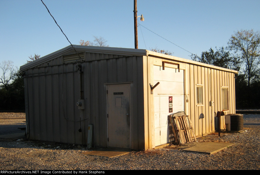 Detail Shots of EARY Headquarters, Yard and Roster 