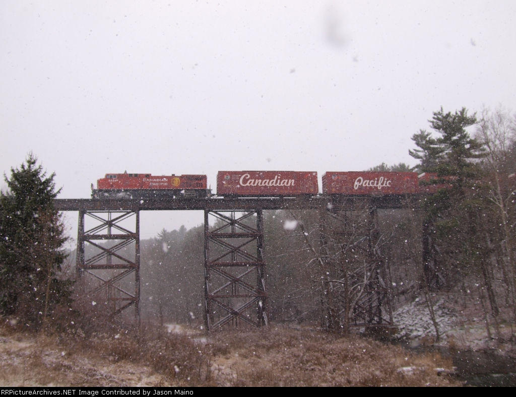 Cp 9824 holiday train