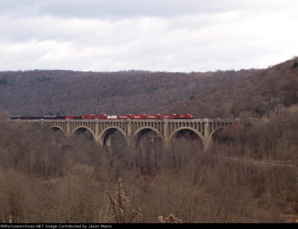 Cp 9824 holiday train