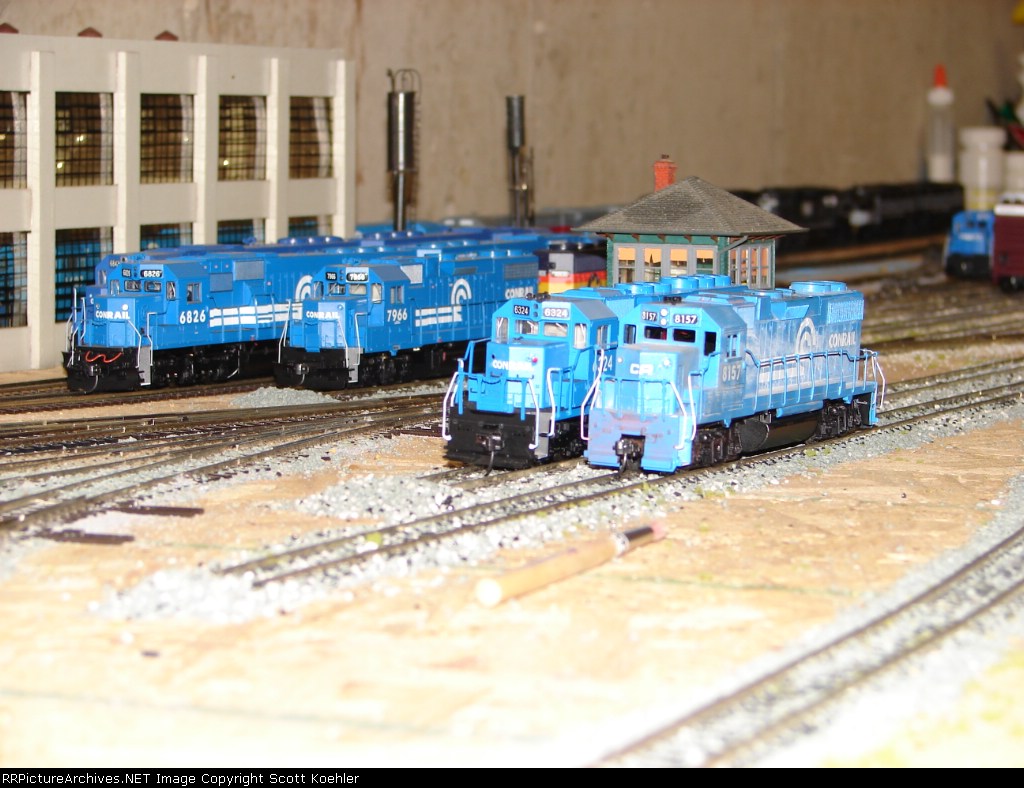 lots of Conrail resting 