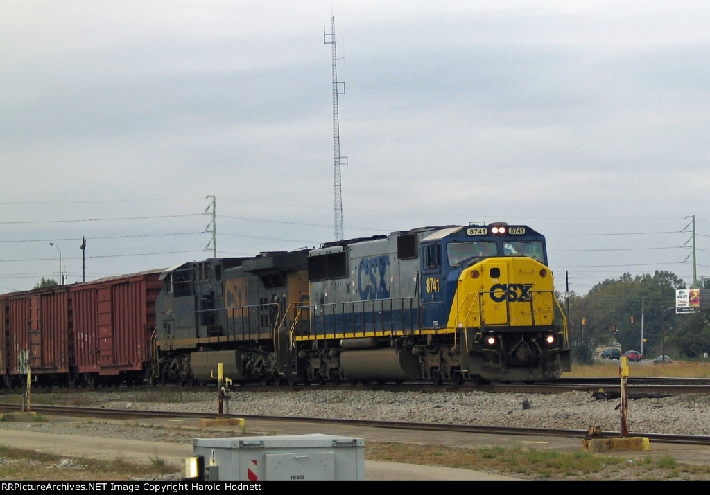 CSX 8741 leads a train into the yard