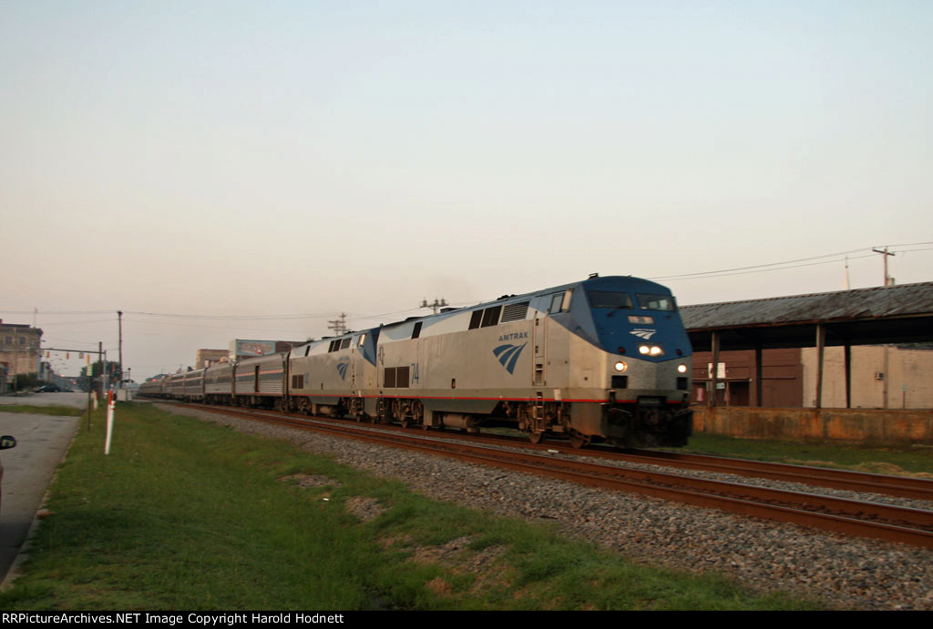 AMTK 74 leadstrain P092 northbound