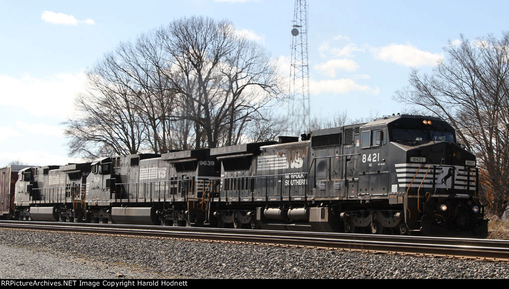 NS 8421 leads train 162
