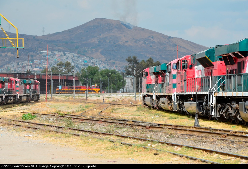 FXE Locomotives at Ferrovalle yard and KCSM locos arriving
