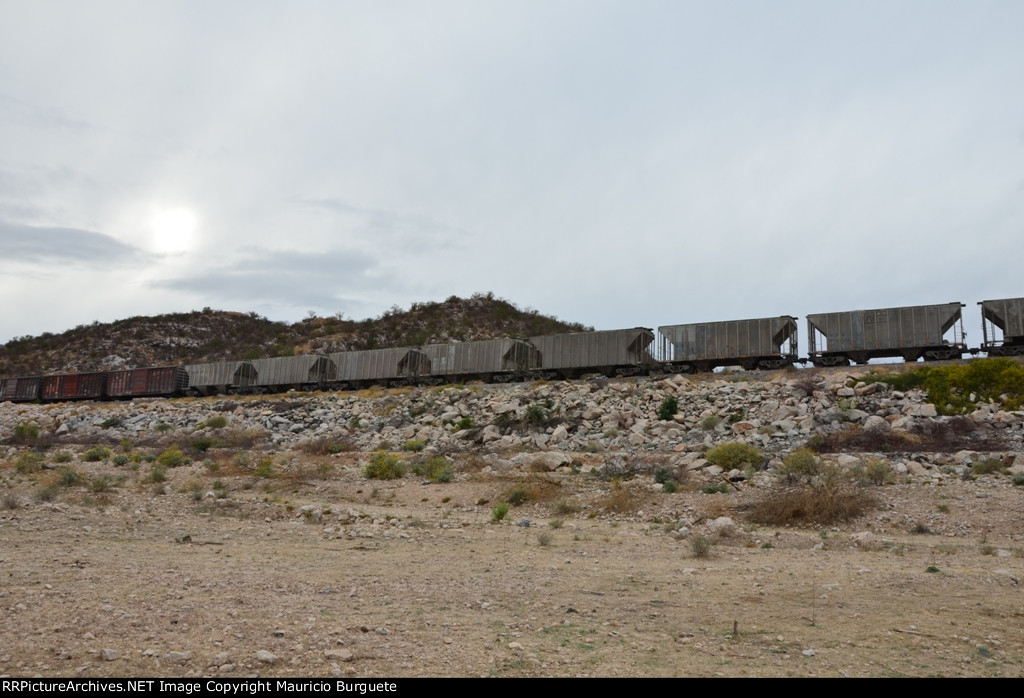 Ferromex cement hoppers crossing by Hermosillo's Dam