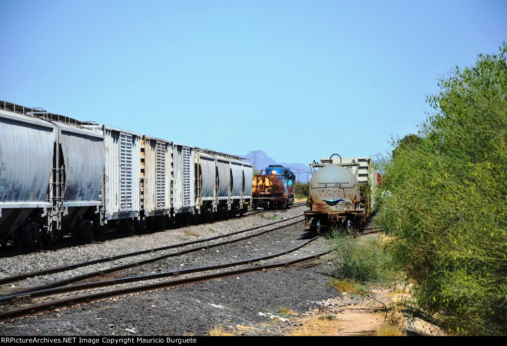 FXE SD40's ex-FNM in blue scheme at yard