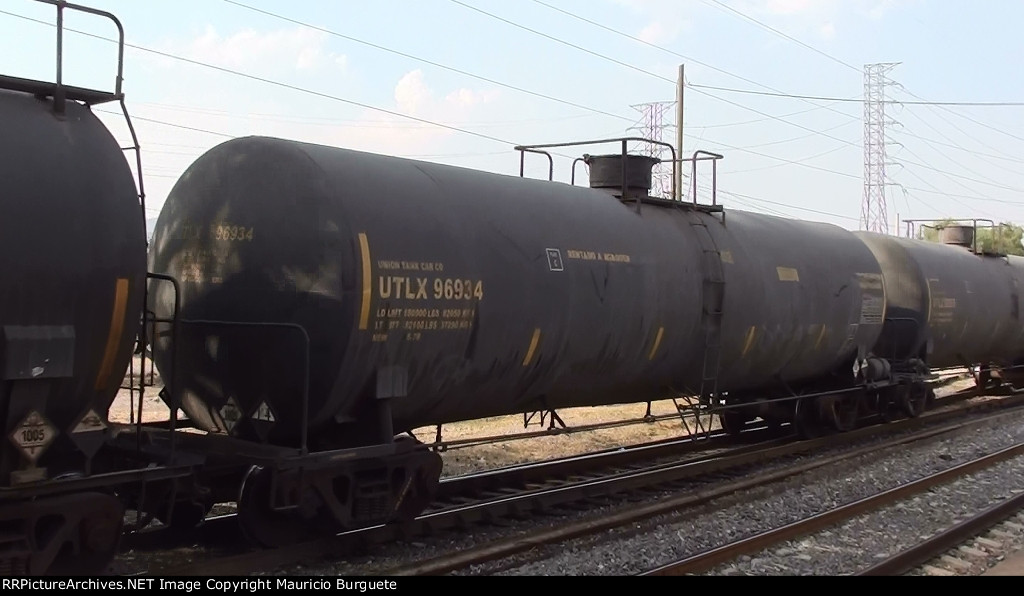 UTLX tank car
