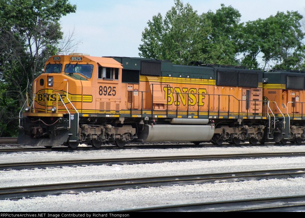 BNSF 8925
