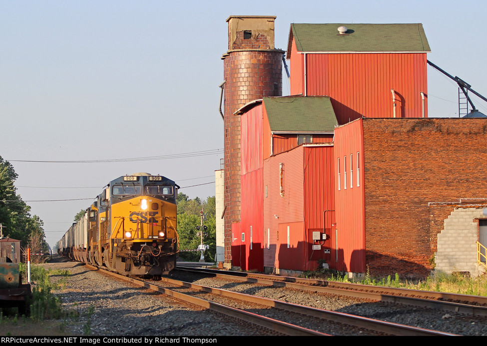 CSX 909 on CSX Q001-18