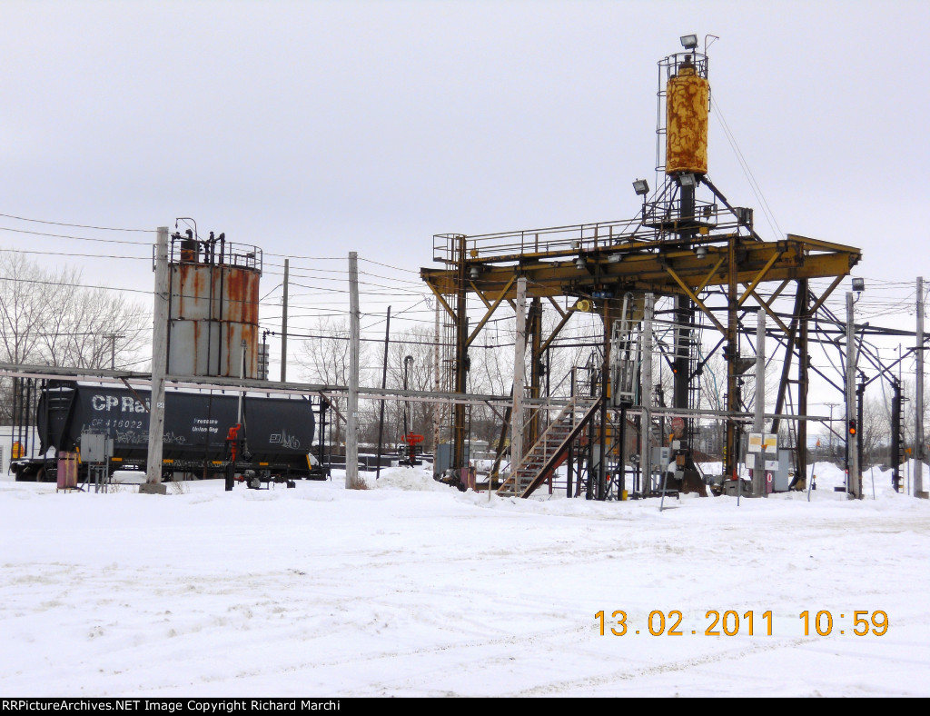 Fueling & sanding rack.
