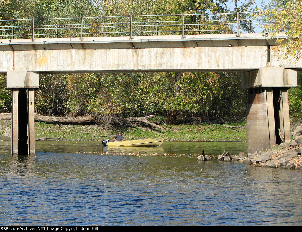 111009059 CP River Sub. Vermillion River Bridge near Blackbird West Siding Switch