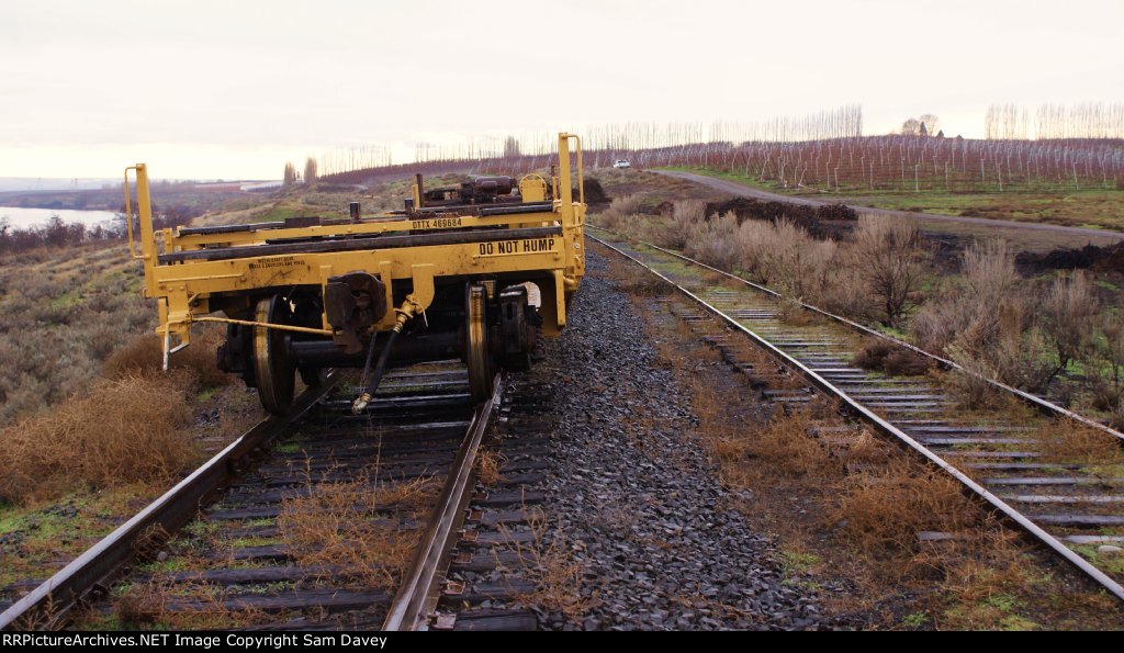 Stored Baretables on the old SP&S Mainline at Martindale Road crossing.