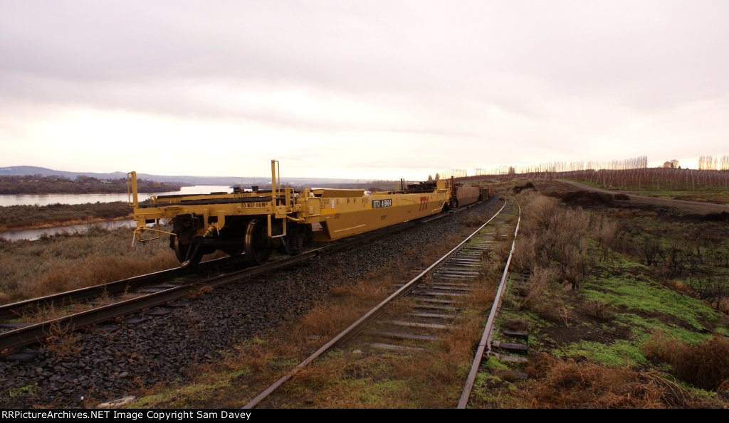 Stored Baretables on the old SP&S Mainline at Martindale Road crossing.