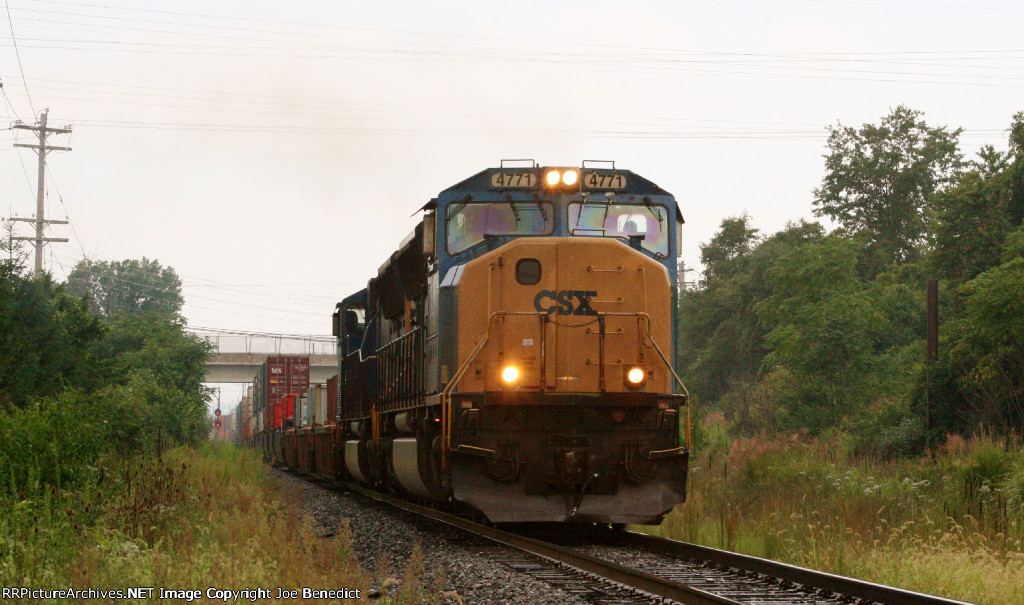 CSX 4771 on Q190