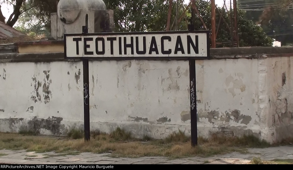 Teotihuacan Station sign