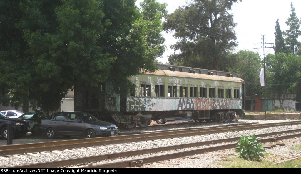 Abandon ex NdeM Passenger car
