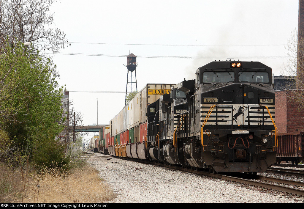 NS 8369 Eastbound NS Train 20T
