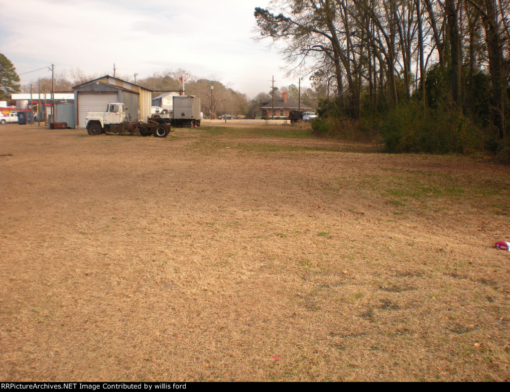 The ROW back toward the old ACL station.