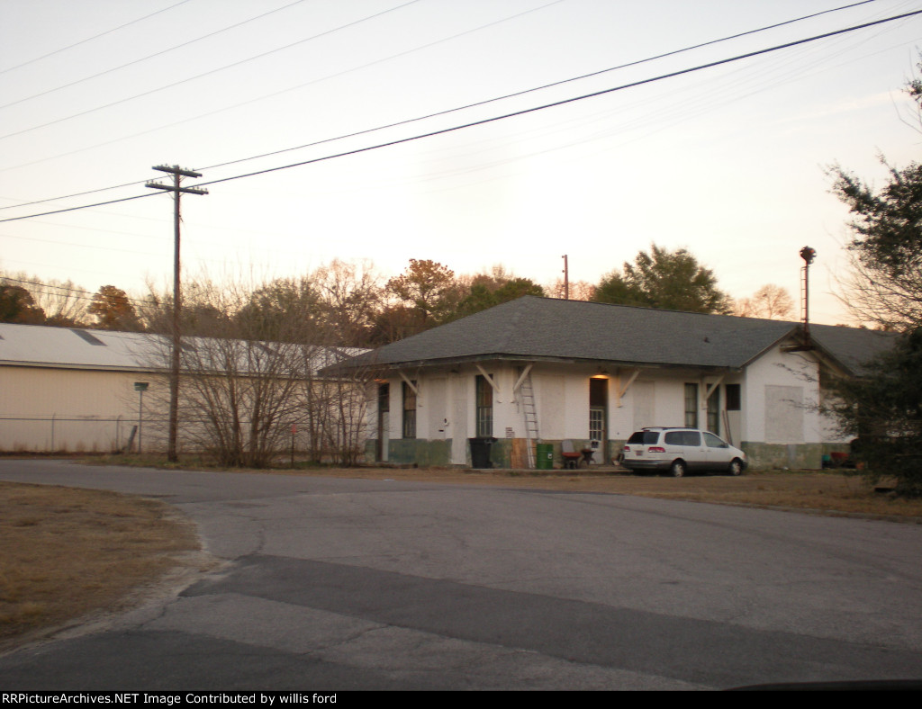 Walterboro trainstation is still here..