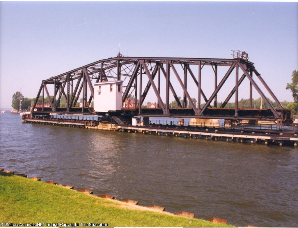 CSX active swing bridge