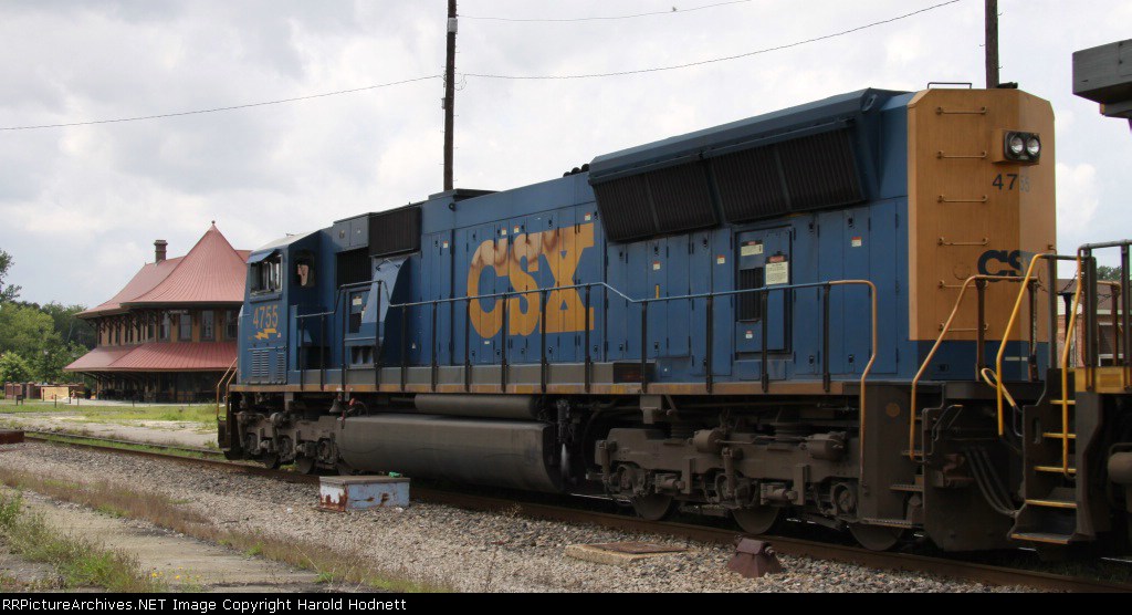 CSX 4755 heads toward Hamlet Station