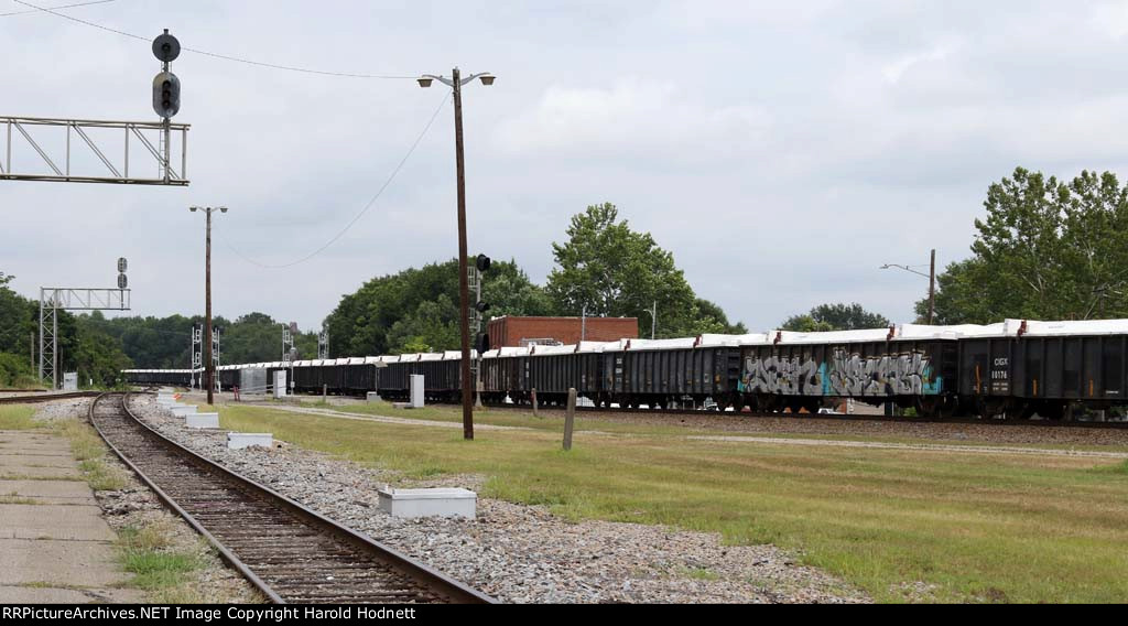 W252-01, empty coal ash train, stretches from Bridges Street to the yard