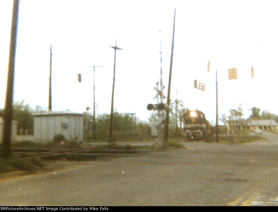 Southern Rwy GP38-2 at Avon grade crossing.