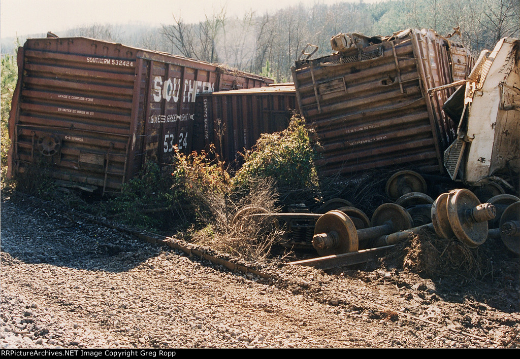 Derailed cars at Boy Scout Rd.
