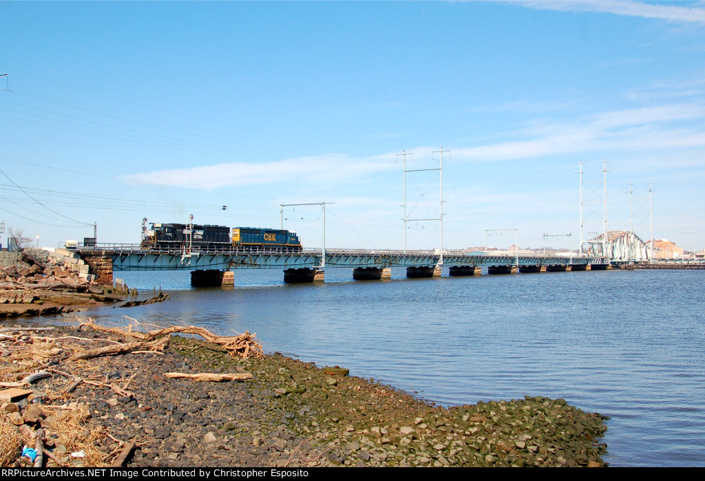 NS SD45-2 1703 & CSX SD40-2 8886 head light back to Oak Island as they cross the Raritan River
