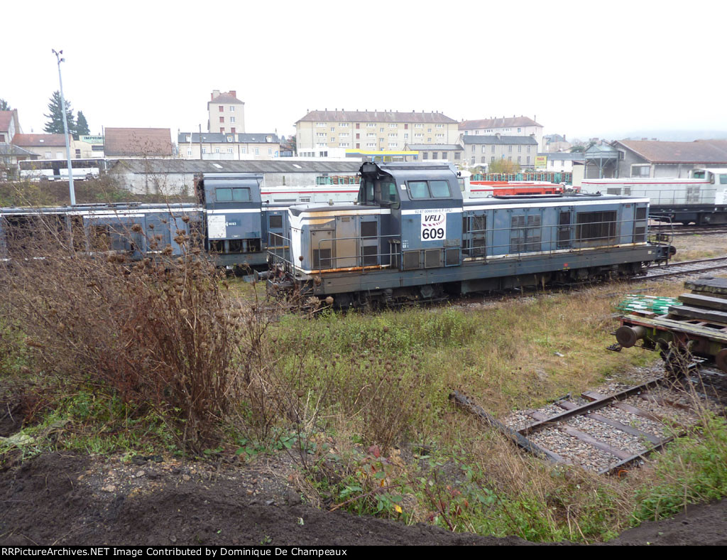 4-axle roadswitchers in Autun, France. The blue models in the foreground are 66000 class models.