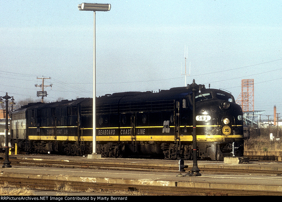 SCL 589, Another SCL Unit and An RF&P Unit Head Into the Station