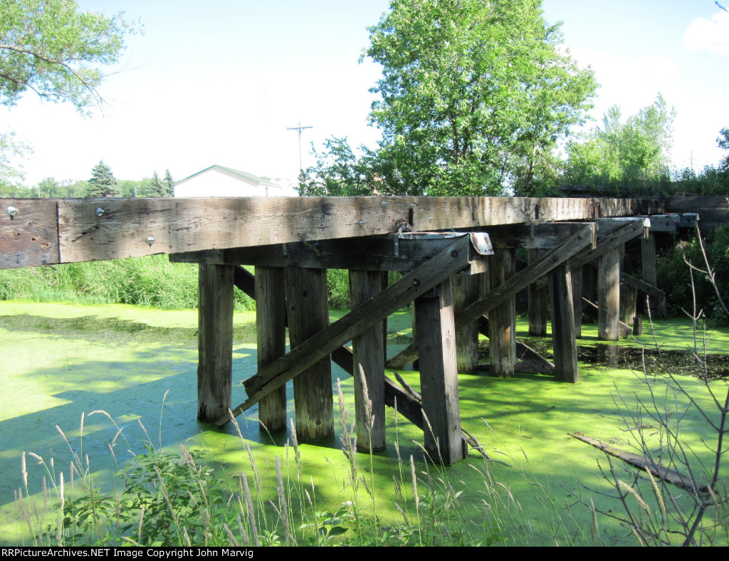 Now abandoned Ex BN/MNN bridge over Marsh River