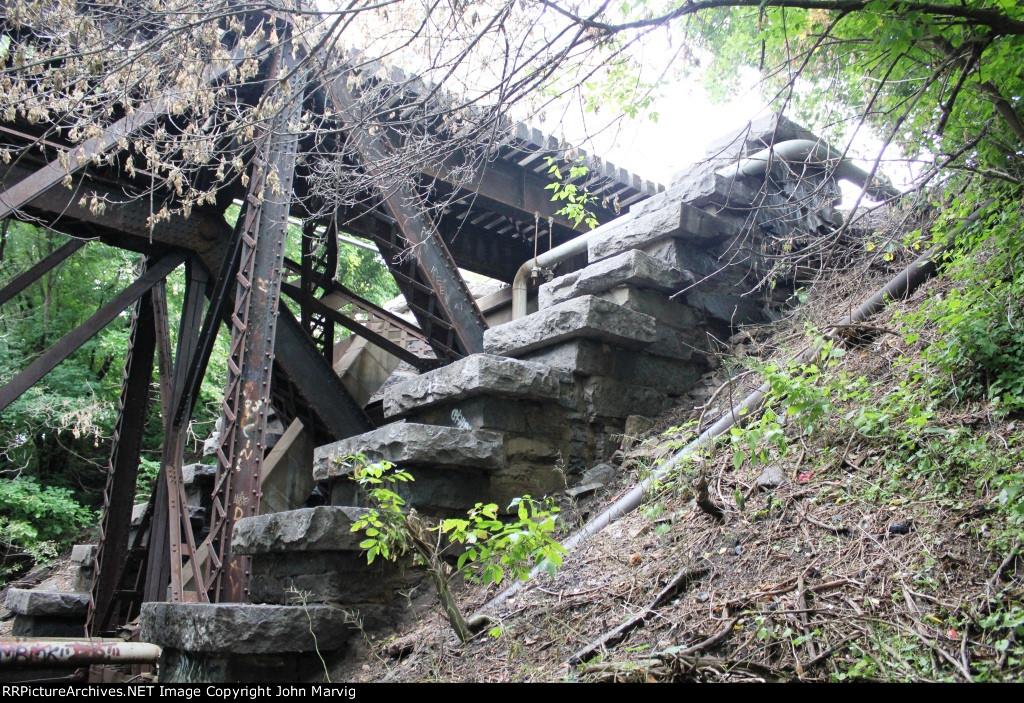 BNSF Ex GN Bridge #10 across the Mississippi River