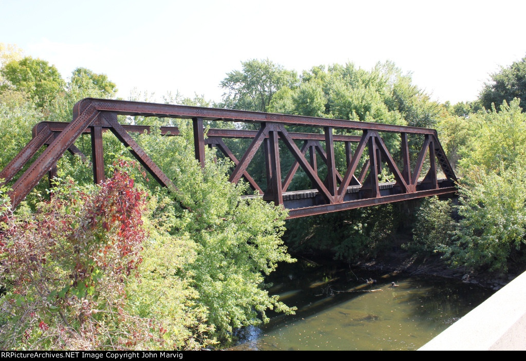 Ex MILW Now Abandoned bridge across Straight River