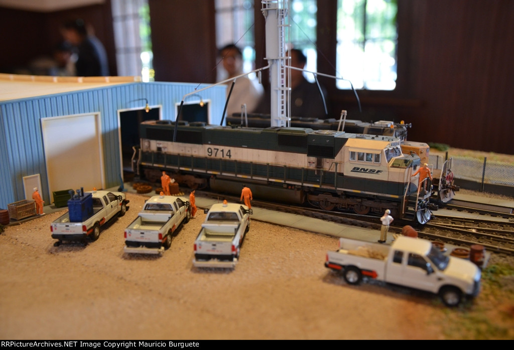 BNSF SD70MAC in service area