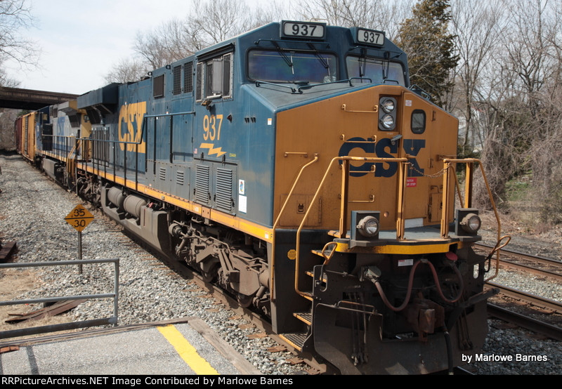 CSX 937 on the point of the Q438, awaits a crew