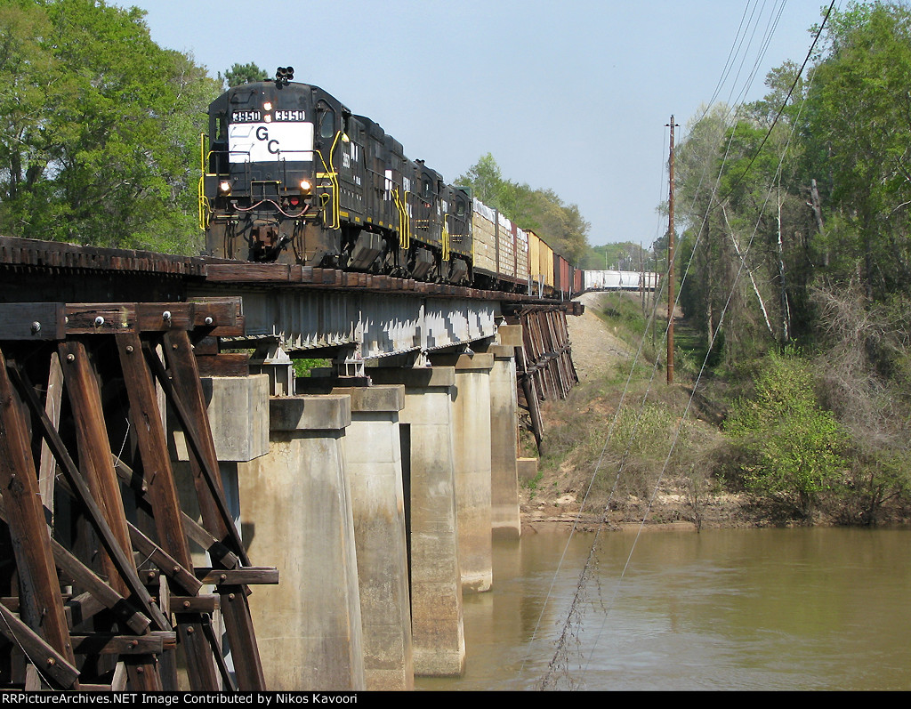 GC 3950 leads L782 over the Oconee River