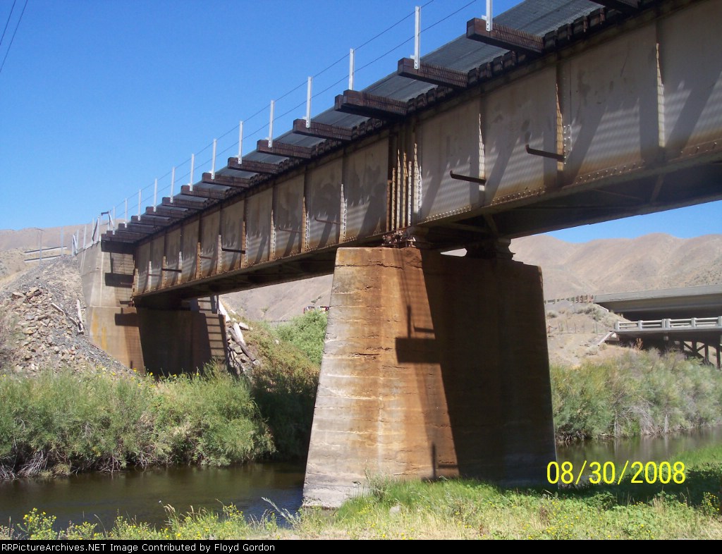 Detail of UP rail bridge over Burnt River 