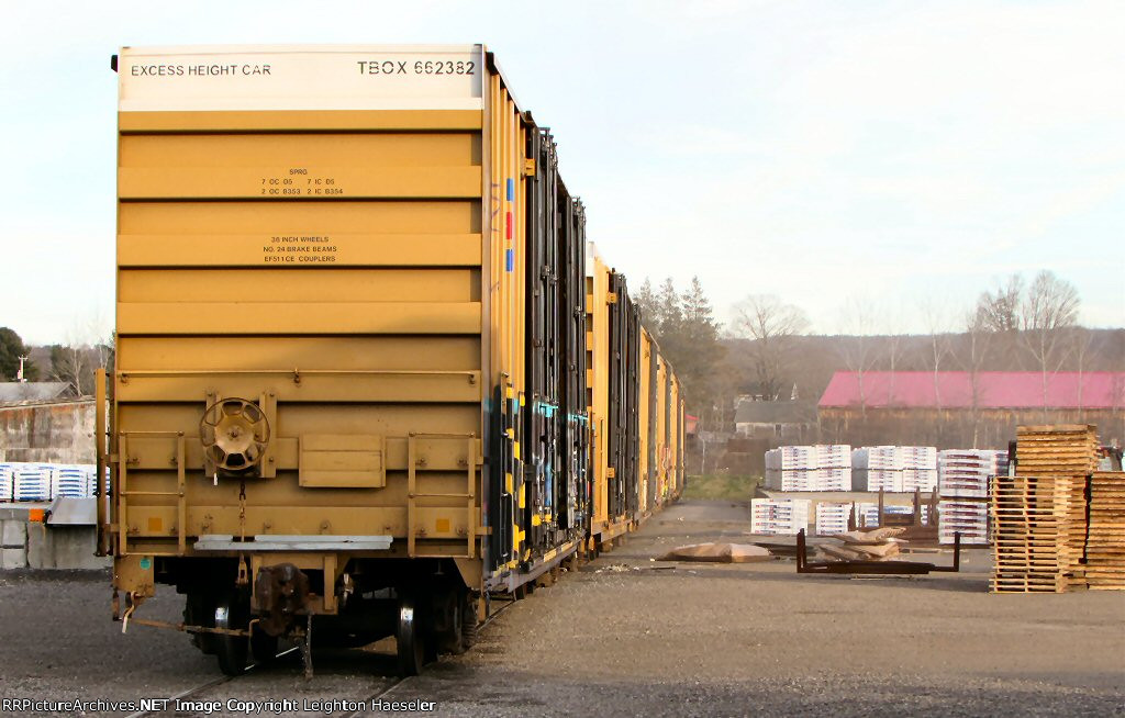 TBOX 662382 unloading