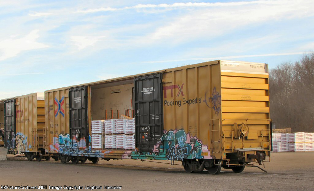 TBOX 662382 unloading