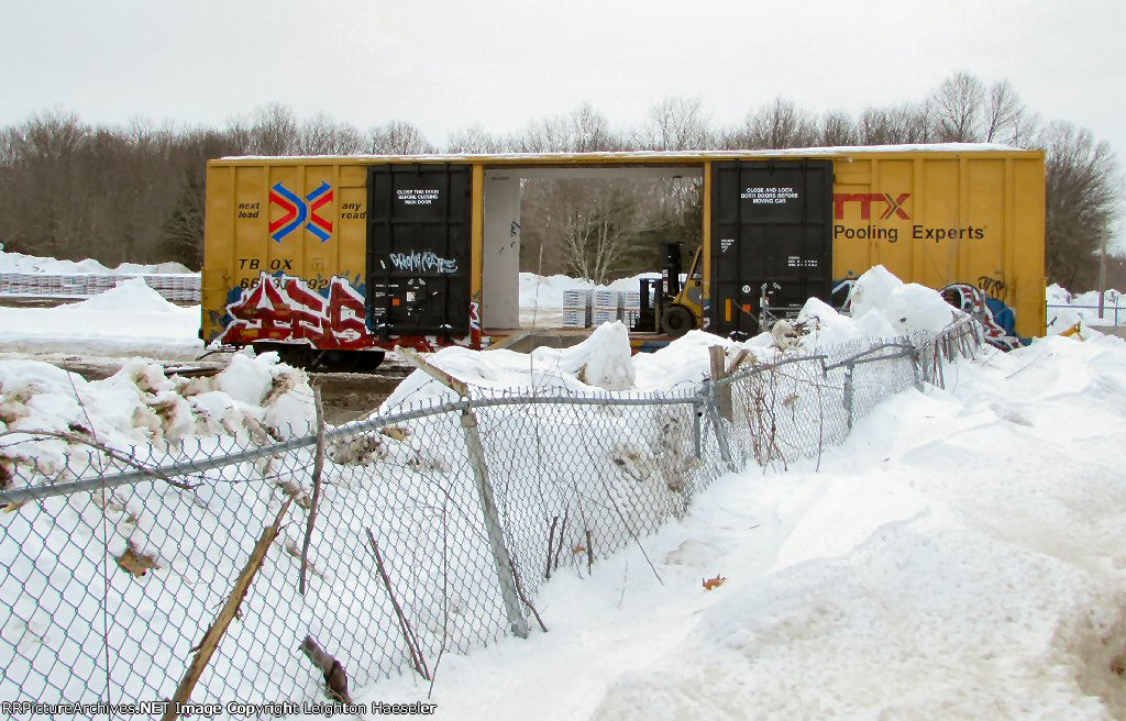 TBOX 663792 unloading