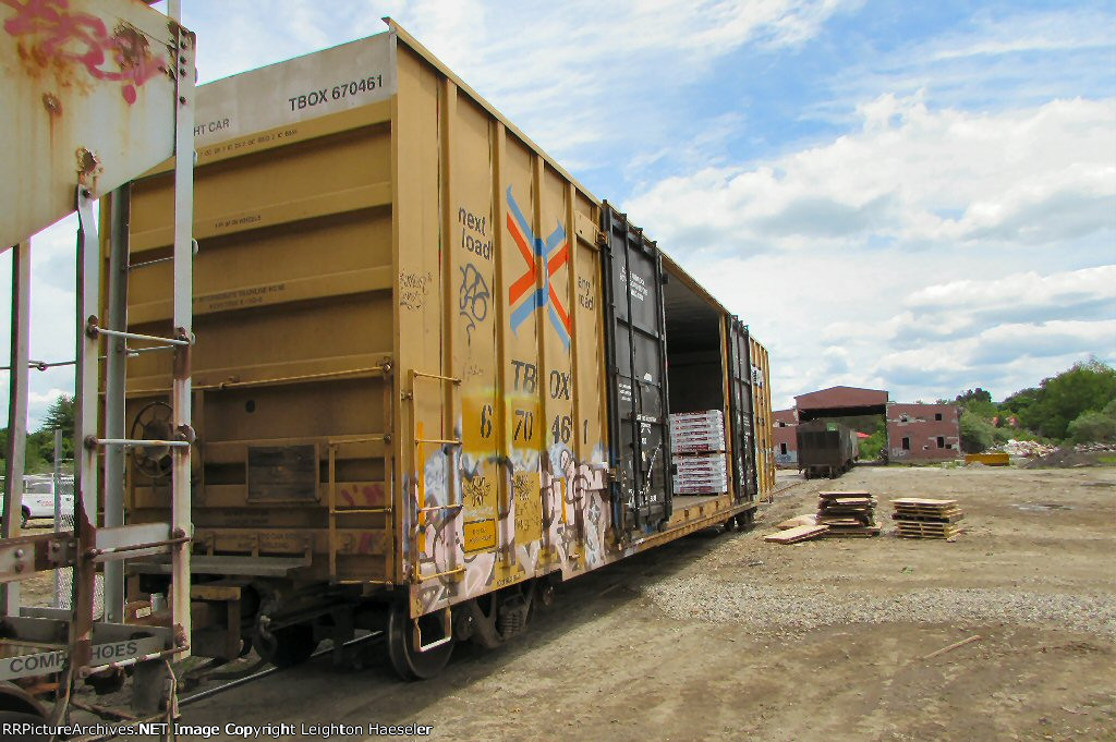 TBOX 670461 unloading