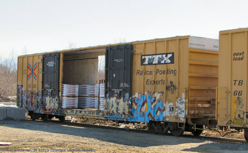 TBOX 670518 unloading