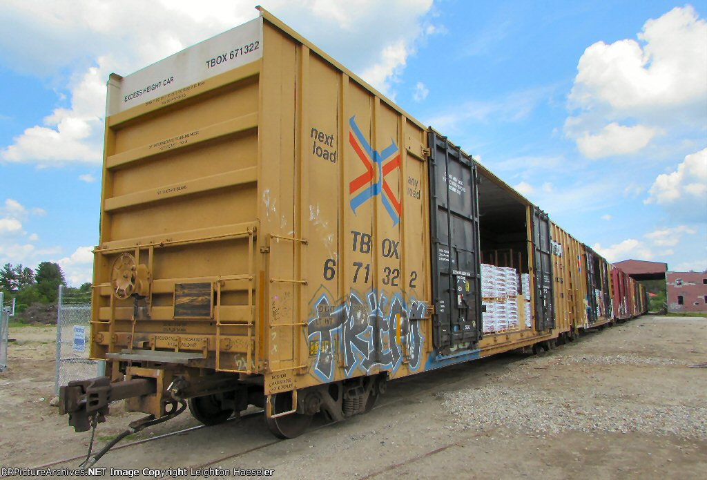 TBOX 671322 unloading