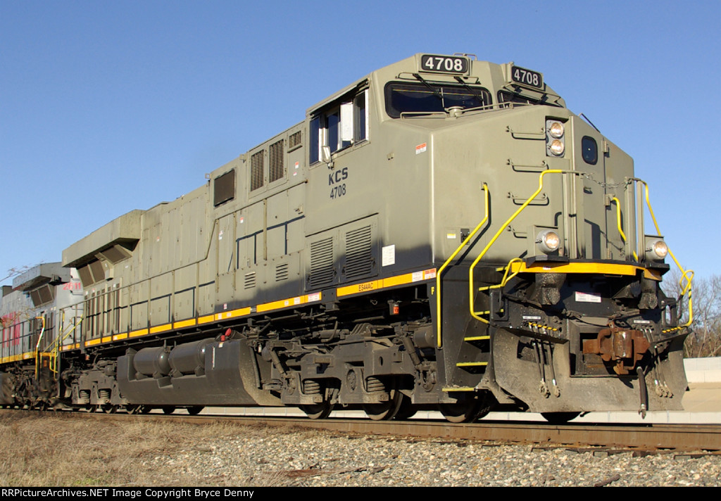 KCS 4708 in pre-Belle paint primer on New Year's Day