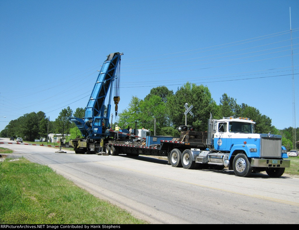 Utilco Mantis crane setup and support equipment for derailment cleanup in 2011 on CSX AWP-WofA 