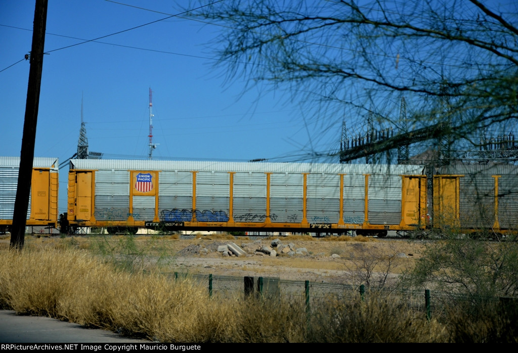 ETTX UP Autorack with graffiti