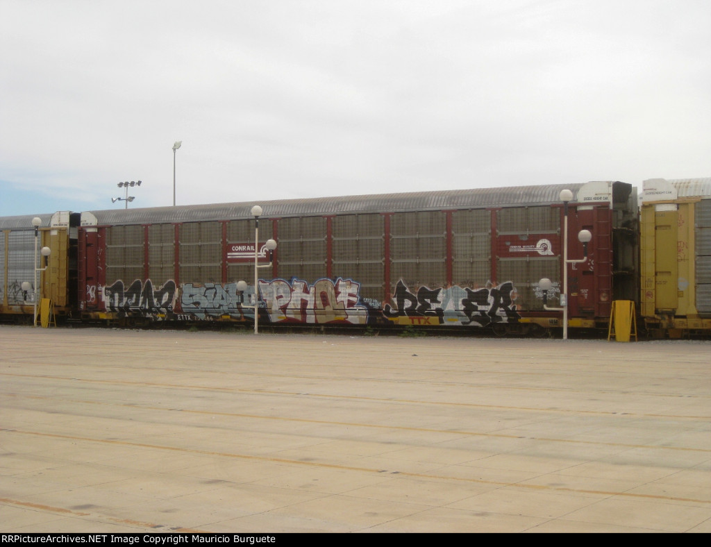 ETTX Conrail Autorack with graffitis